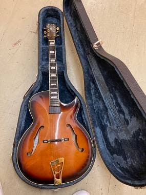 Chitarra di liuteria Castello Archtop