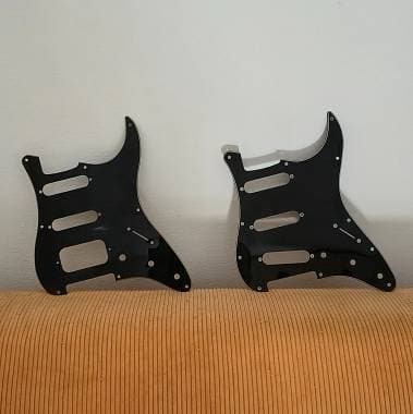 Coppia di battipenna Squier by Fender per Stratocaster / Fat Strat SSS / SSH