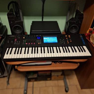 Vendo Yamaha modx6+plus 850