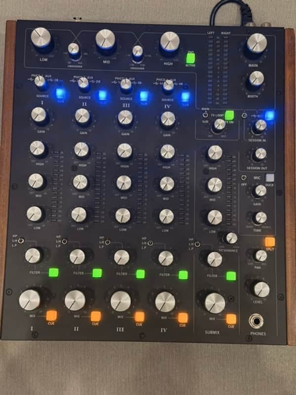 Rane MP2015 Rotary Mixer + Magma Riot Carry-On Trolley Pack