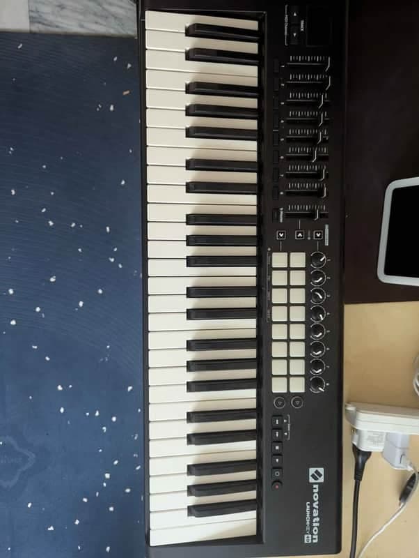 Novation Launchkey 49 MKI MIDI Keyboard Controller 2013 - 2015 - Black