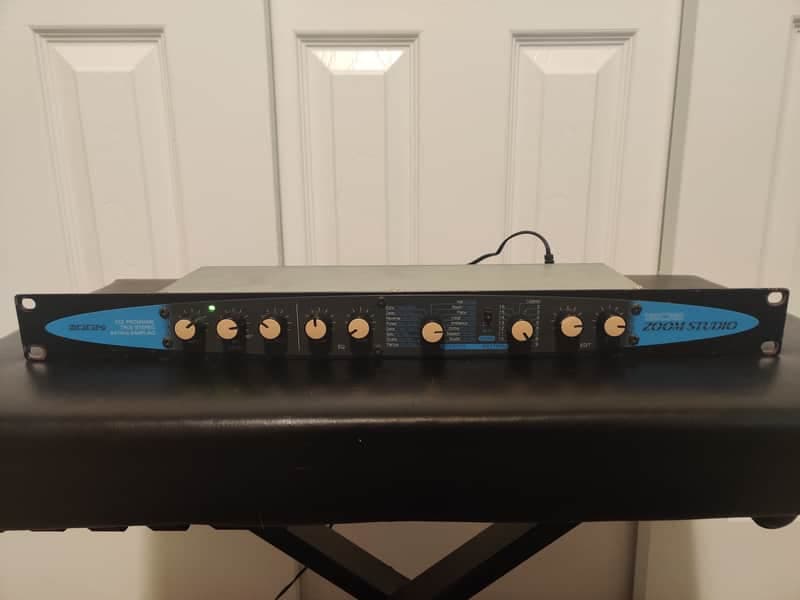 Zoom Studio 1202 -Studio multi-effects unit w/ power supply