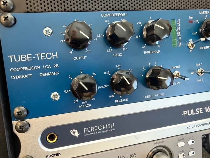 Tube-Tech LCA 2B Dual Channel Tube VCA Compressor / Limiter 2010s - Blue