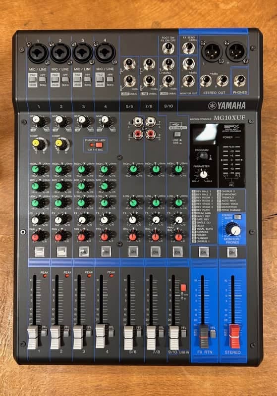 Yamaha MG10XUF 10 Channel Analogue Mixer - Black