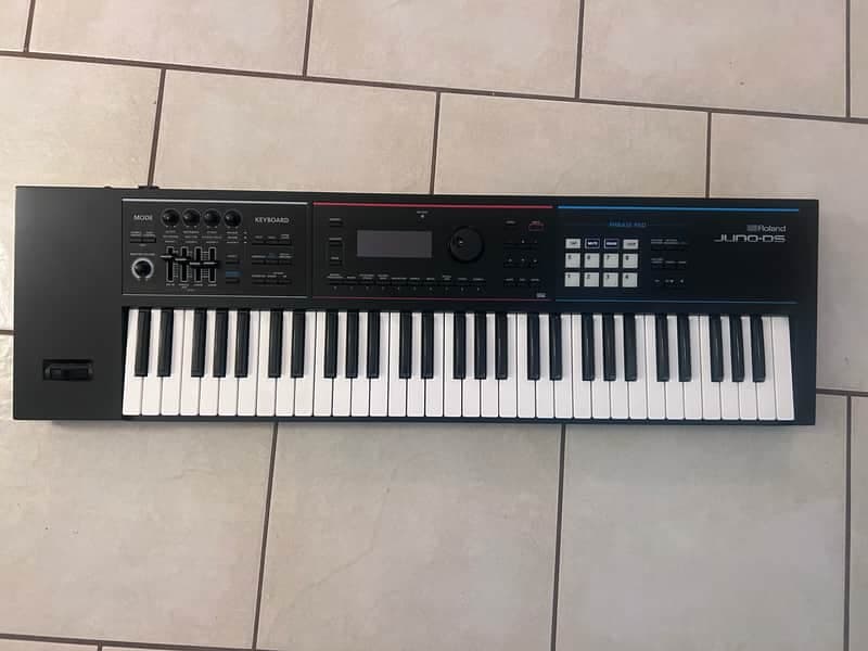 Roland Juno DS61 Synthesizer 2018 - Present - Black