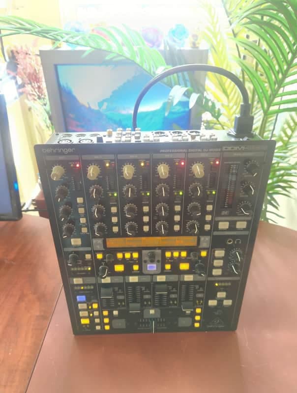 Behringer DDM4000 Pro 5-Ch. DJ Mixer w Sampler & 4x FX Engines