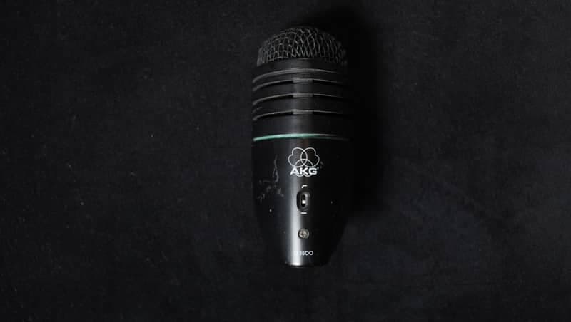 Micro AKG D3500