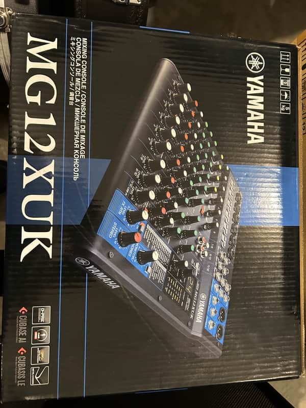 Yamaha MG12XUK 12 Channel Analog Mixer 2018 - Present - Black
