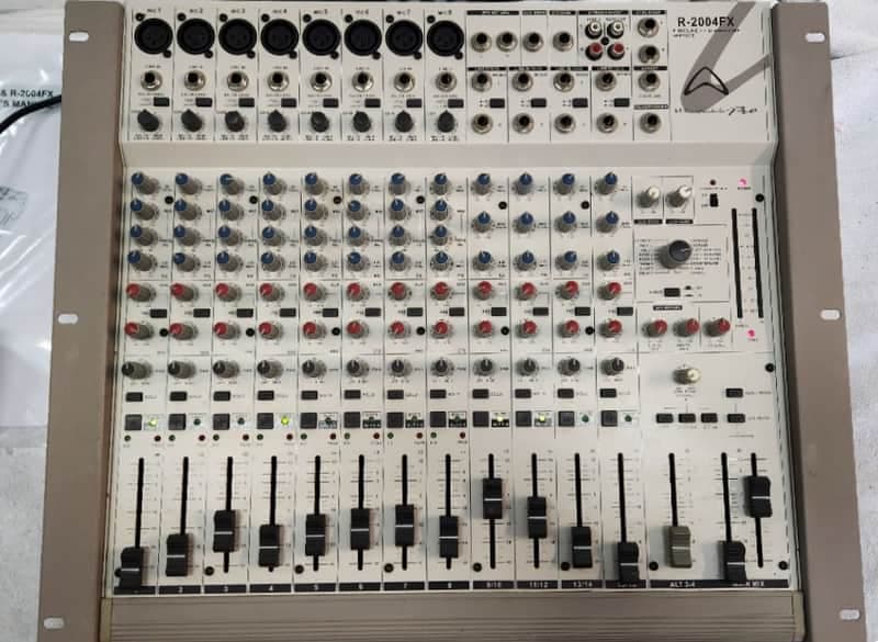 Wharfedale Pro R-2004FX Mixer Amplifier 8 Mic / Line + Stereo Line + Effect + + Rack Mount adapter , Very clean