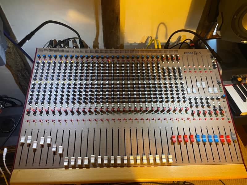 Cadac Live 1 3242 mixing console UK