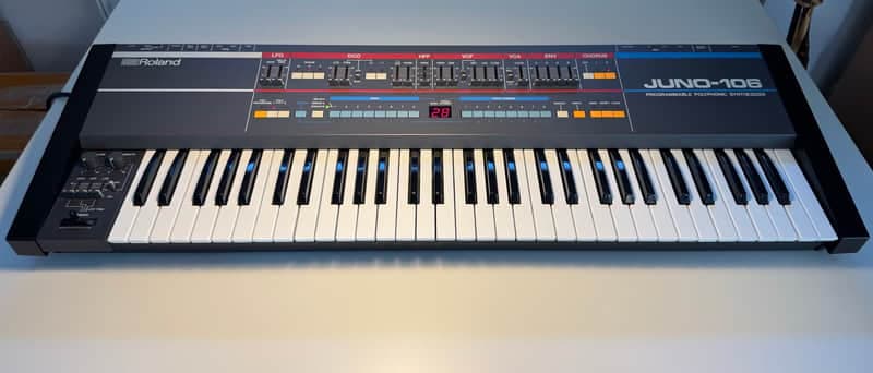 Roland Juno-106 61-Key Programmable Polyphonic Synthesizer Mint Condition Original box