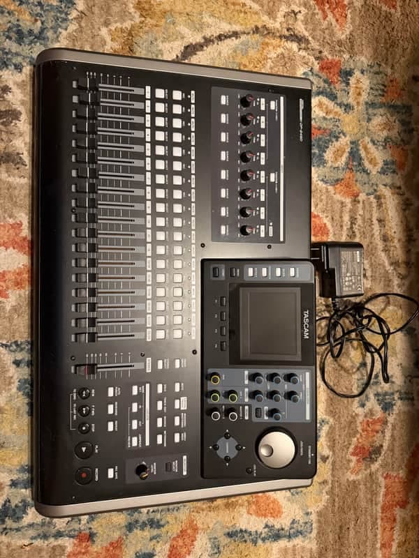 TASCAM DP-24SD 24-track Digital Portastudio 2015 - Present - Black