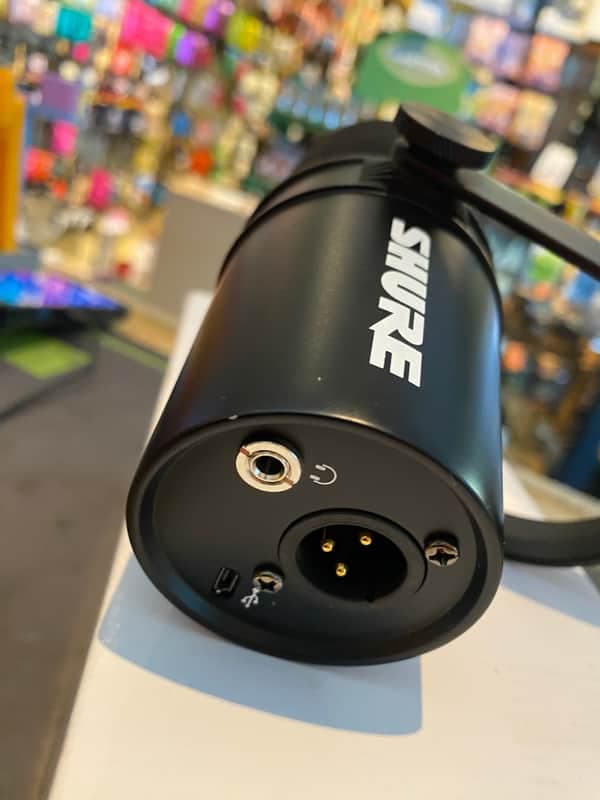 Shure MV7