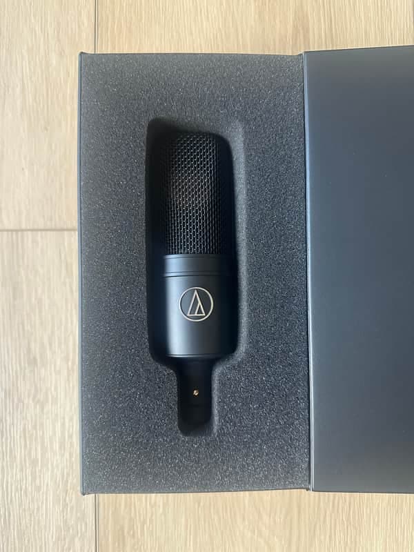 Audio-Technica AT4040 Large Diaphragm Cardioid Condenser -- barely used Microphone 2010s - Black