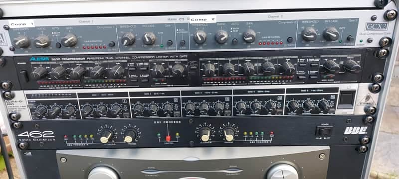Alesis 3630 Dual-Channel Analogue Compressor/Limiter 1U Rackmount Sidechain