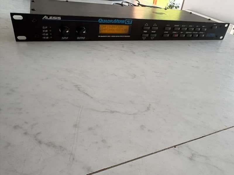 Alesis QuadraVerb GT 20k Bandwidth Simultaneous Guitar Effects Processor 1990s - Black