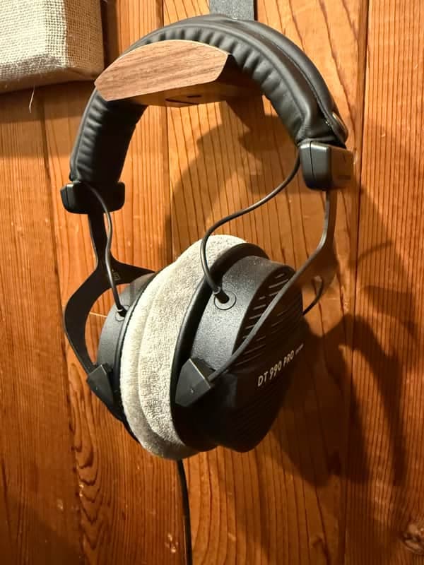 Beyerdynamic DT 990 Pro 250 Ohm Open-Back Over-Ear Monitoring Headphones