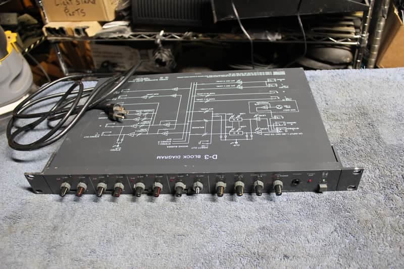TOA D-3 Mixer/ 4 Channel Rack Mount