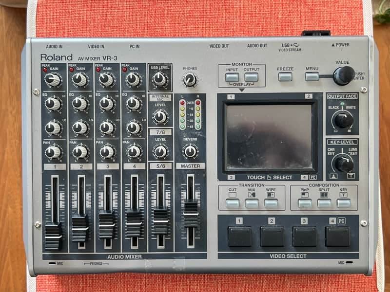 Roland VR-3 (2 of 2)