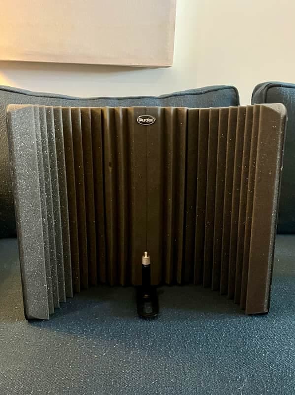 Auralex MudGuard I Microphone Isolation Shield with Mount Version 1