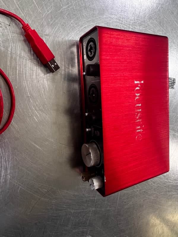 Focusrite Scarlett 2i4 2nd Gen USB Audio Interface 2016 - 2018 - Red / Black