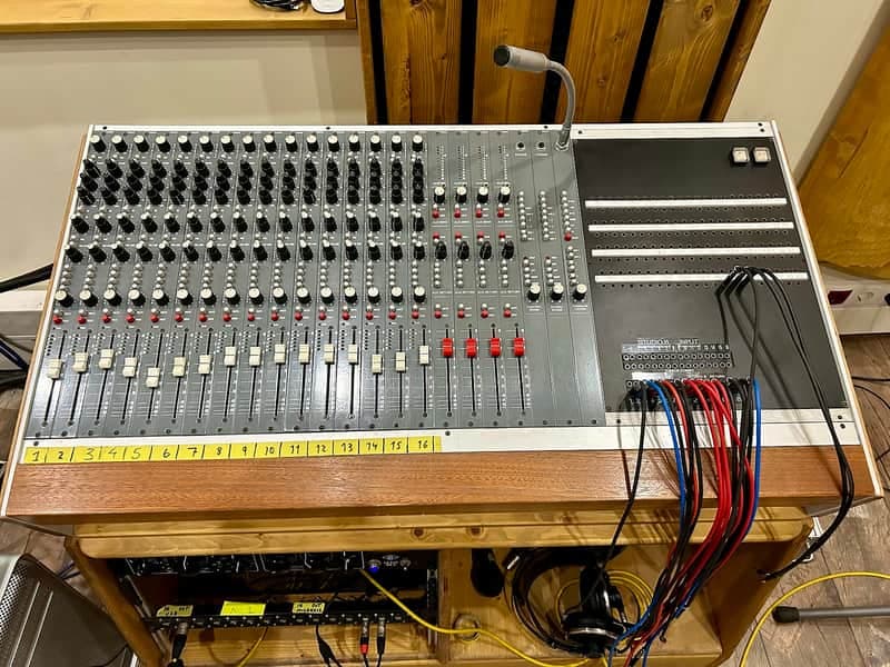 Acousta P200 - Analog Mixing Console