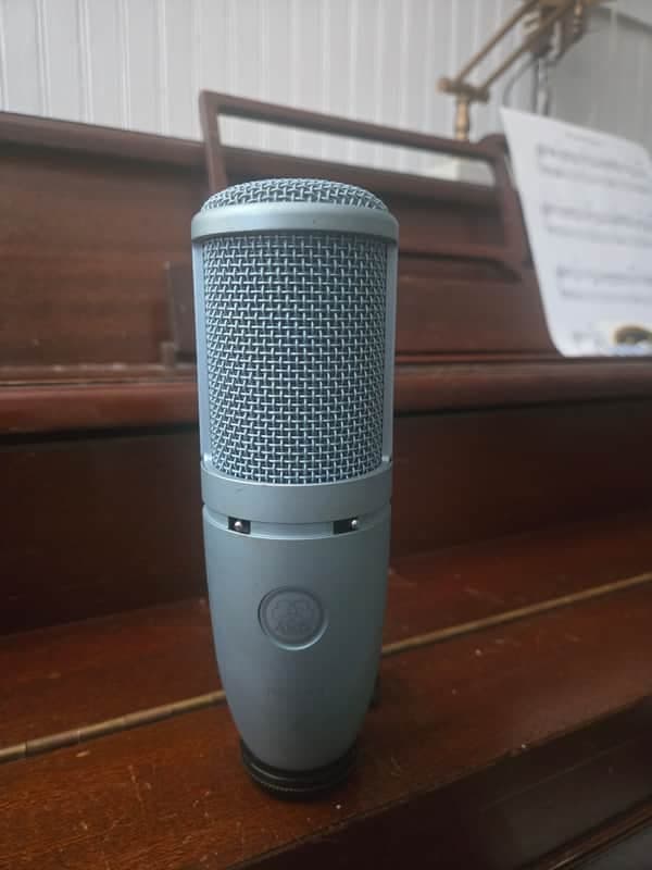 AKG Perception 220 2010s - Silver