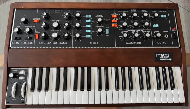 Moog Minimoog Model D Reissue 44-Key Monophonic Synthesizer (2022) 2022 - Present - Black / Wood