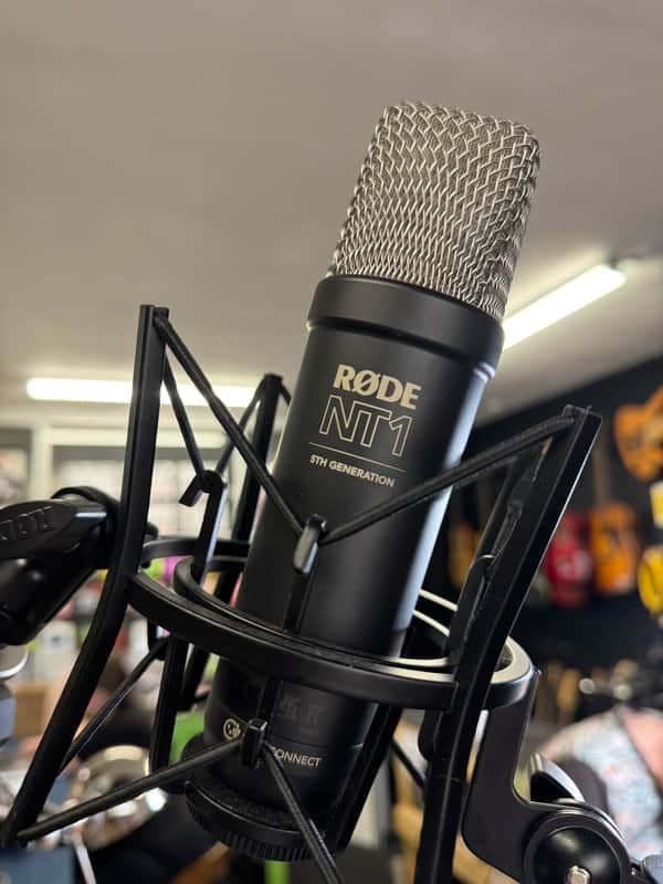 Rode NT-1 microphone w/ Boom stand
