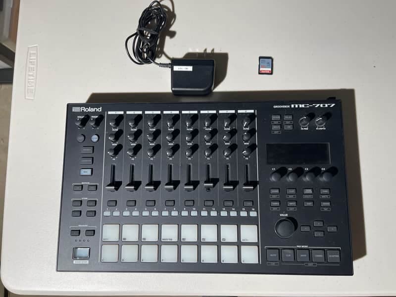 Roland MC-707 Groovebox 2019 - Present - Black