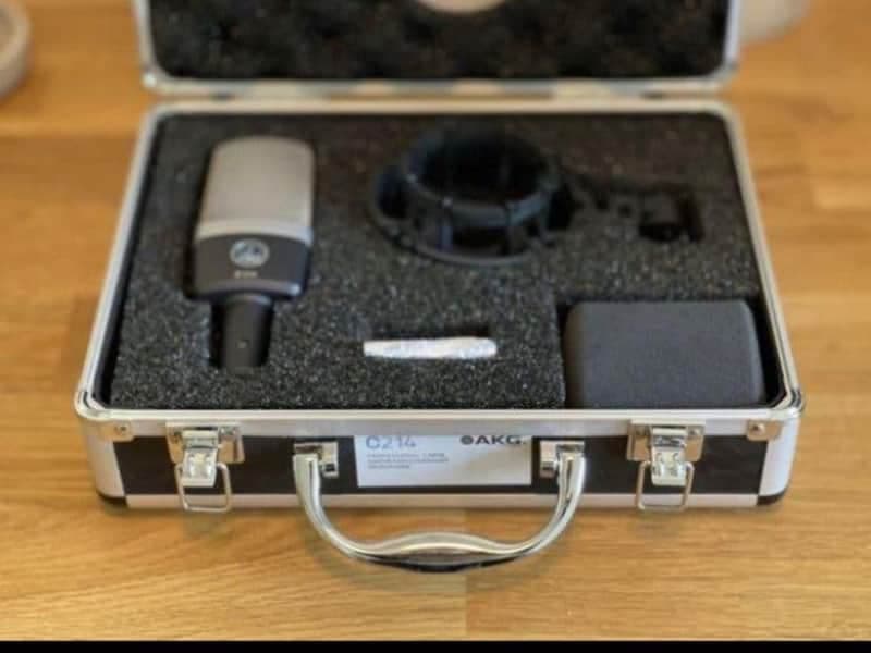 AKG C214 Large Diaphragm Cardioid Condenser Microphone 2010s - Black
