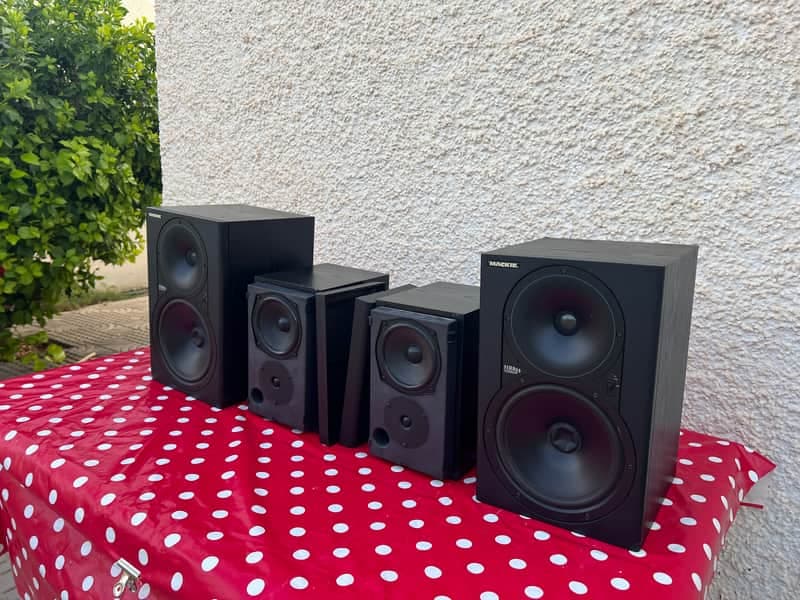 Mackie HR 824 Mk 1 1997-2007 - Black teak finish