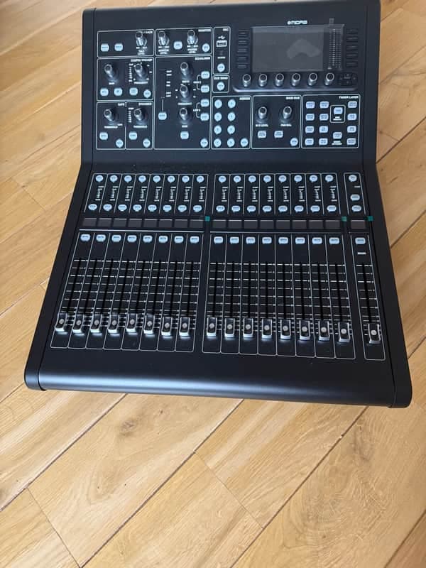 Midas M32R LIVE Digital Mixing Console 2018 - Present - Black