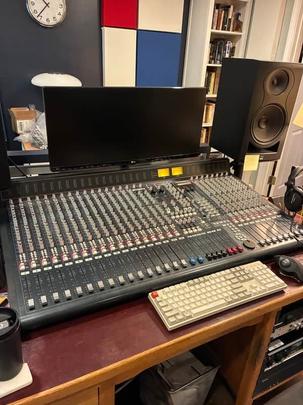Allen & Heath GSR24M mixing desk/Daw Controller
