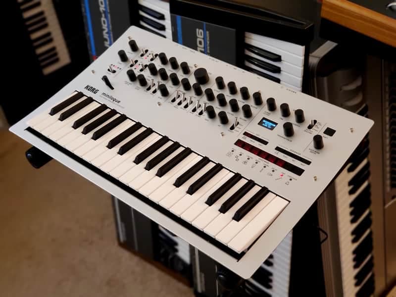 CERTIFIED!!! KORG MINILOGUE IN FACTORY BOX INSPECTED AND IN AMAZING CONDITION!