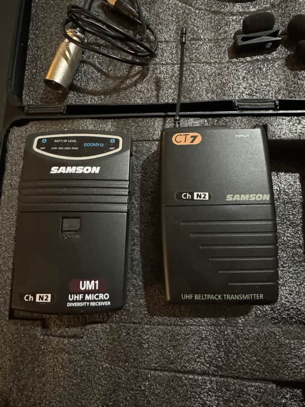 Samson UM1/77 Micro Diversity Wireless Handheld/Lavalier Mic System - Channel N2 - Black