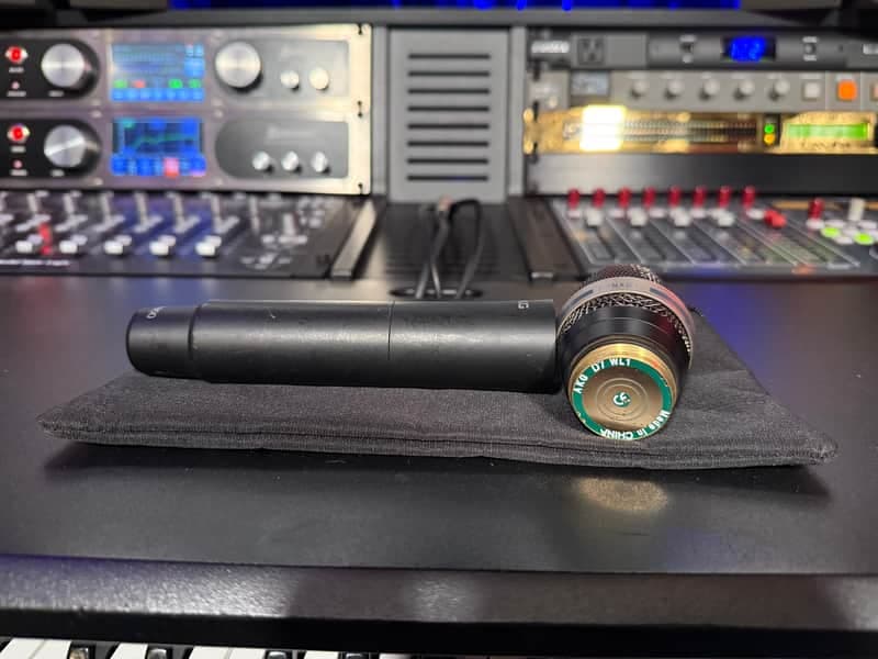 AKG Wireless Stage Microphone DHT800 with D7 head