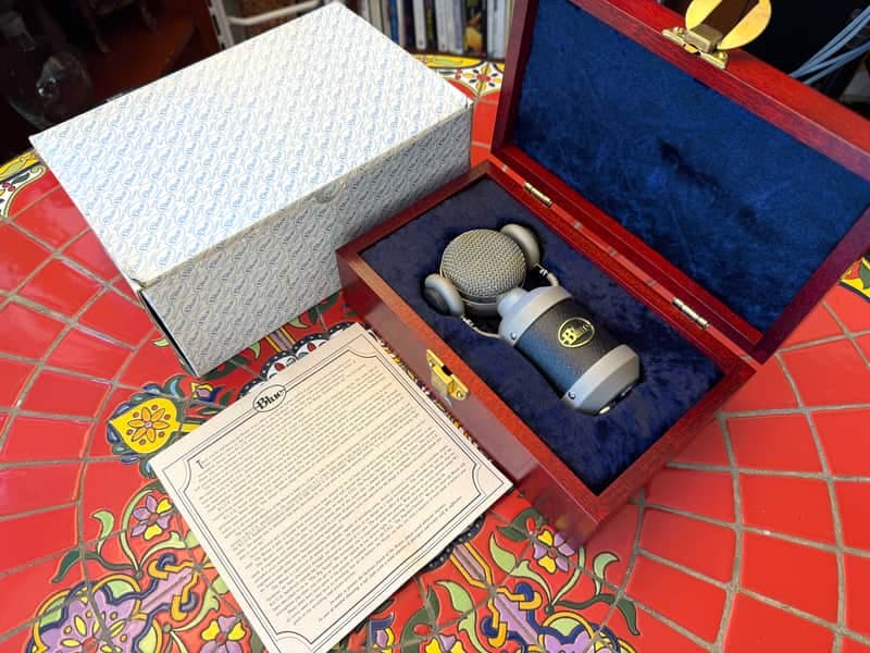Blue Mouse - Early Serial 0241 - Big Tone!