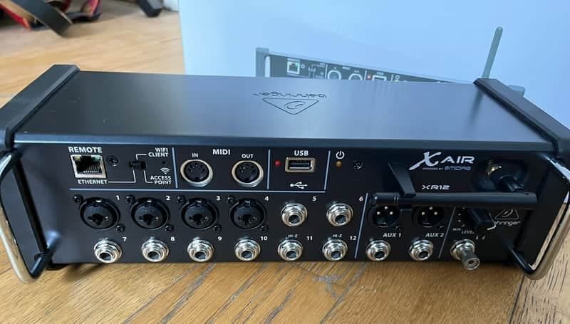 Behringer X Air XR12 12-Input Tablet-Controlled Digital Mixer 2015 - Present - Black