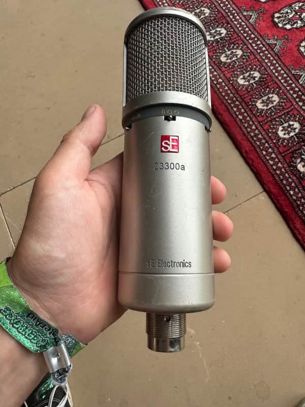 sE Electronics Z3300a Large Diaphragm Multipattern Condenser Microphone 2004 - 2011 - Black