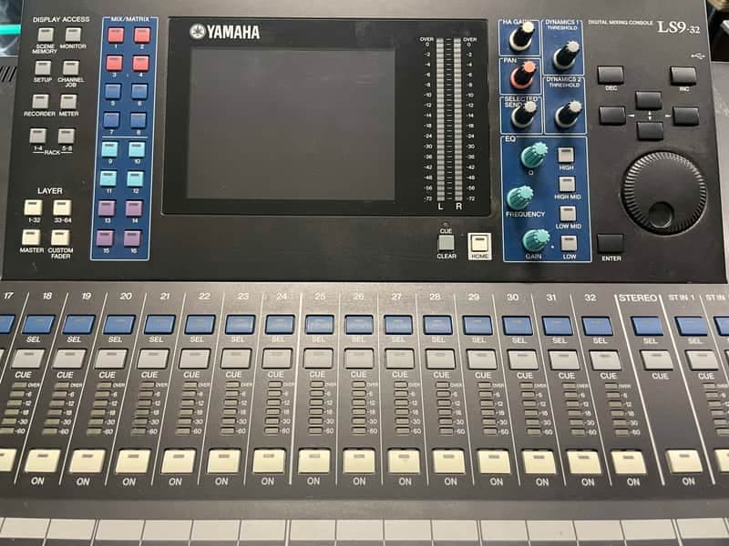 Yamaha LS9-32 2011 - Present - Gray - USED EXCELLENT CONDITION ( 2 )