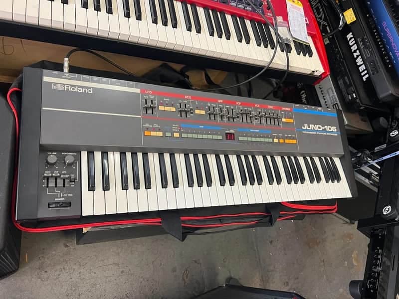 Roland Juno 106 , 61-Key Juno-106 Programmable Polyphonic Synthesizer /serviced //ARMENS