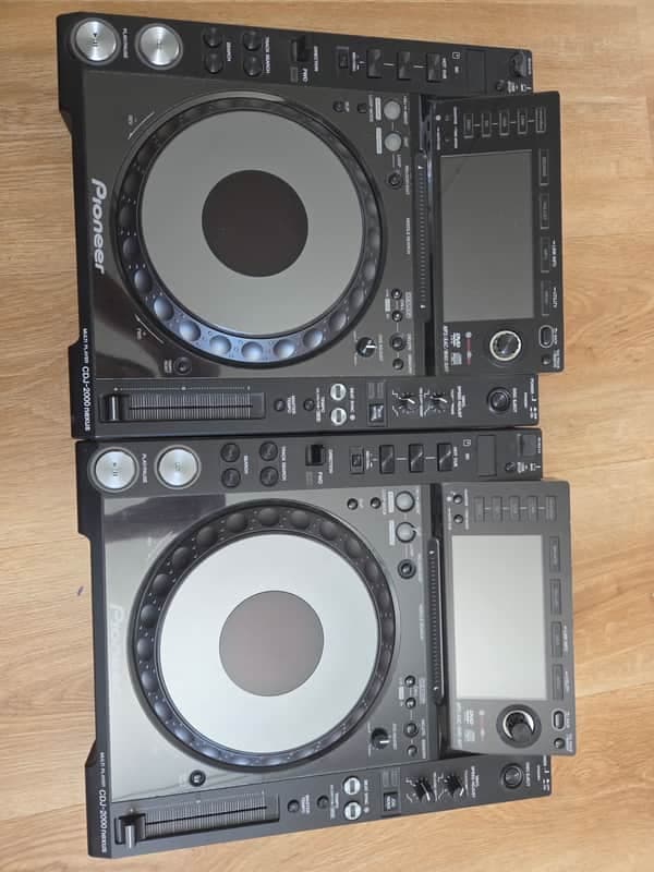 2x Pioneer CDJ-2000NXS2 Professional Multi Player