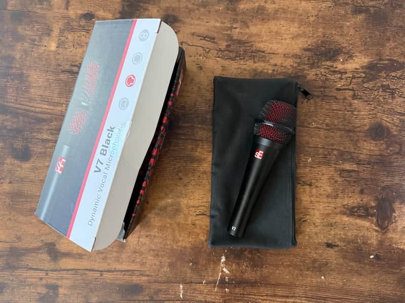 sE Electronics V7 Handheld Supercardioid Dynamic Microphone Black