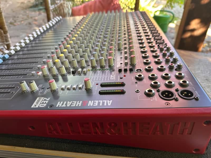 Allen & Heath ZED-22FX Analog Mischpult 22 Kanal + Case