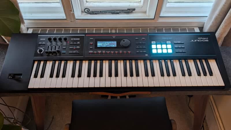 Roland Juno DS61 Synthesizer 2018 - Present - Black