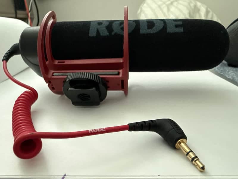 RODE RODVMGO VideoMic GO Lightweight On-Camera Shotgun Mic 2013 - Present - Red/Black