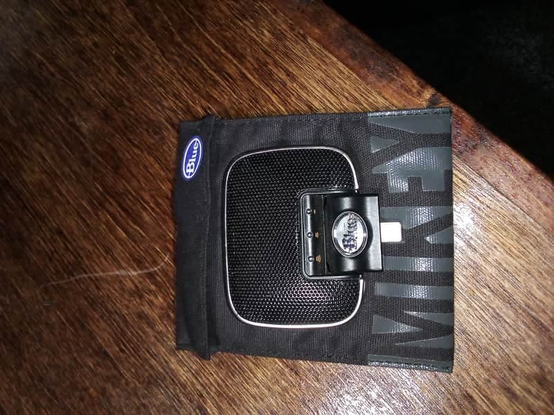 Blue Mikey Digital iOS Mic with 30-Pin Connector 2010s - Black