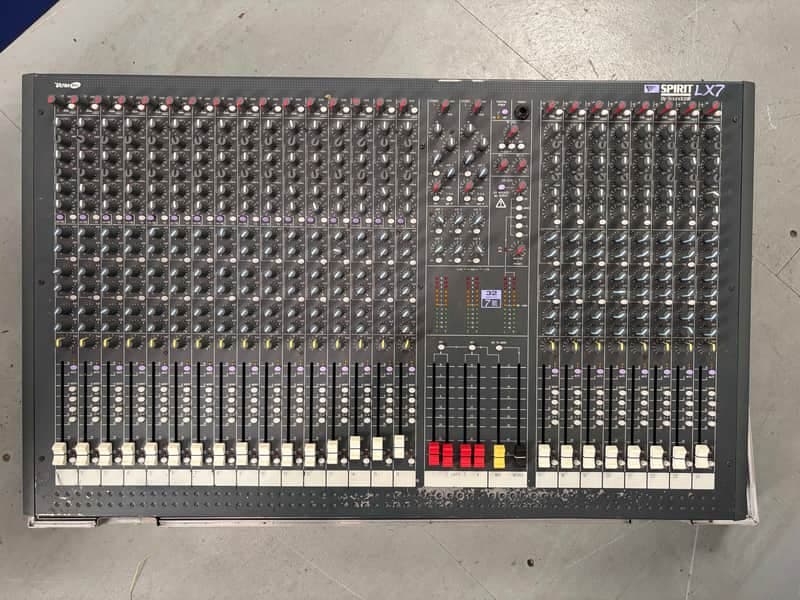 Soundcraft LX7 24 Channel Mixer w/Case