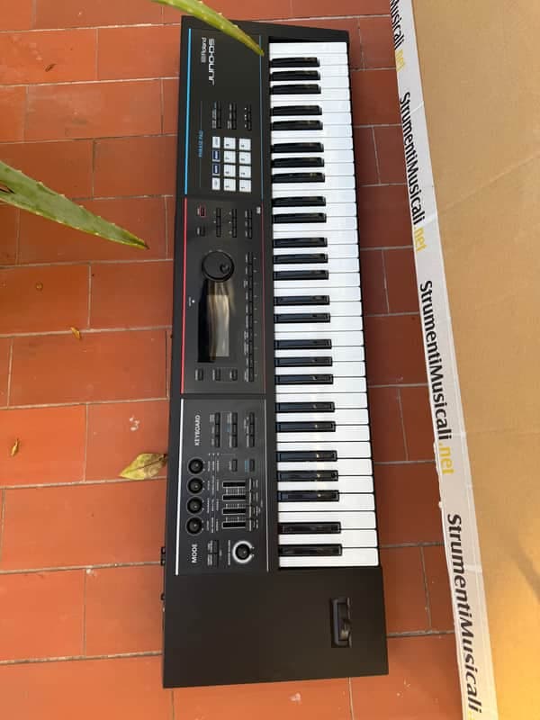 Roland Juno DS61 Synthesizer 2018 - Present - Black